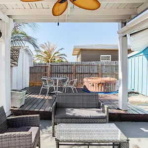Peaceful Lydia Hide-o-way - Unwind Near Beach, Breakfast, & Go-karts! Holiday home